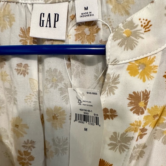 NWT Gap blouse. Flowy, cute - Picture 2 of 4